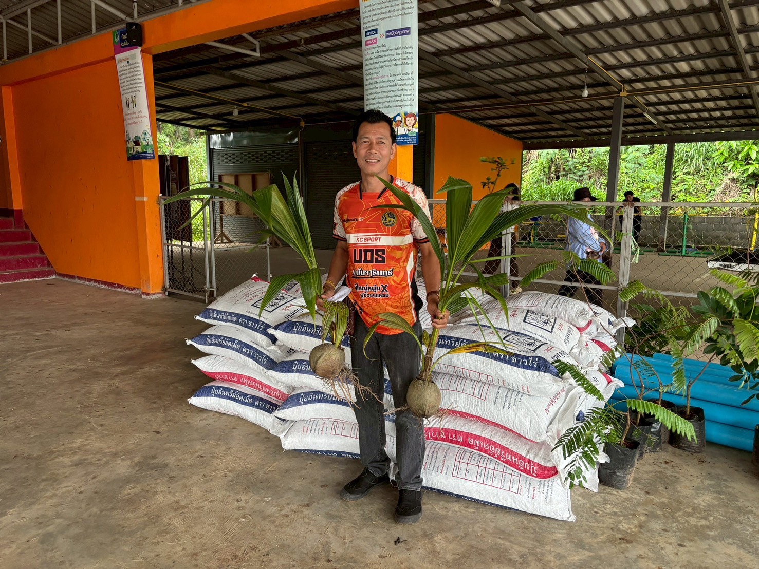 title - ส.ป.ก.ประจวบคีรีขันธ์ ดำเนินการมอบปัจจัยการผลิตโครงการพัฒนาเกษตรกรรมยั่งยืนในเเขตปฏิรูปที่ดินจังหวัดประจวบคีรีขันธ์ ปีงบประมาณ พ.ศ. 2569
